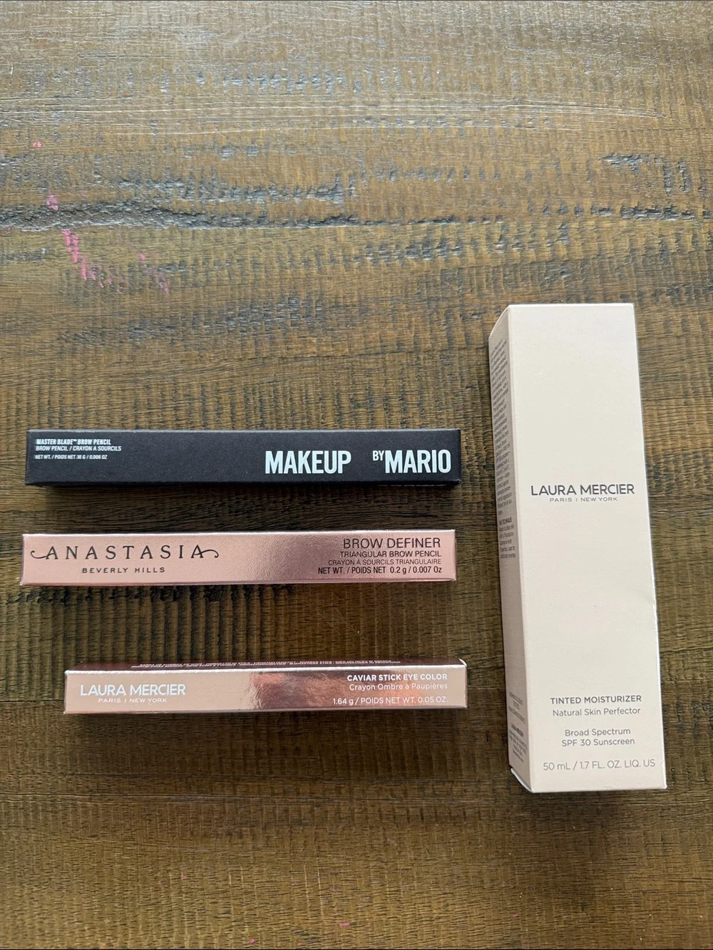 Make up lot - Laura Mercier + Makeup by Mario